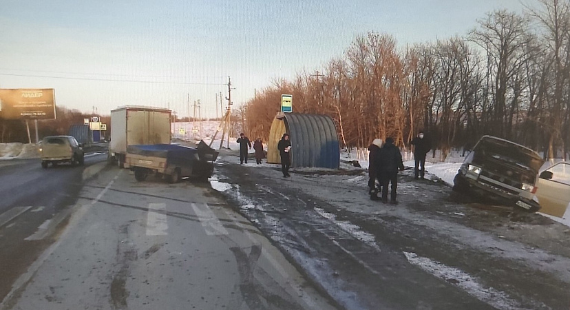 Водитель грузовика устроил массовую аварию на саратовской трассе