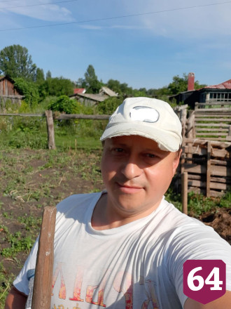 В Саратовской области чиновник за выходные накопал картошки на зиму
