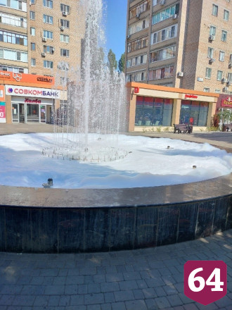 Саратовцы осудили «пенную вечеринку» в фонтане  
