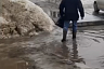Саратовцы показали реку во дворе многоэтажки под хит Пугачевой