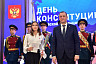 Губернатор в День Конституции вручил саратовским школьникам паспорта 