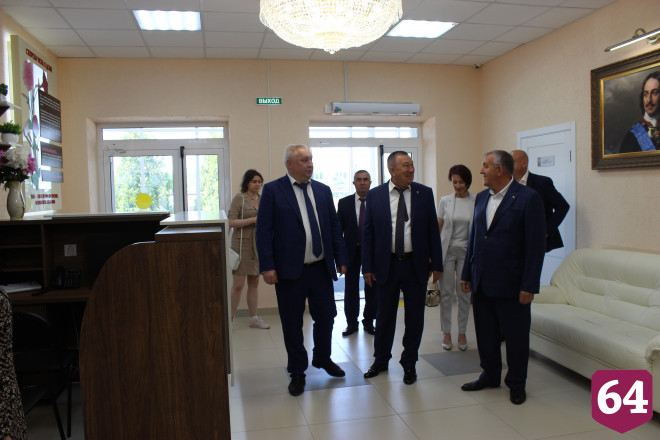 Сотрудники Энгельсского дома-интерната получили награды в профессиональный праздник