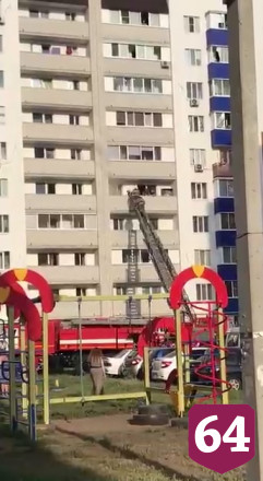 Саратовские пожарные тушили матрас на лоджии