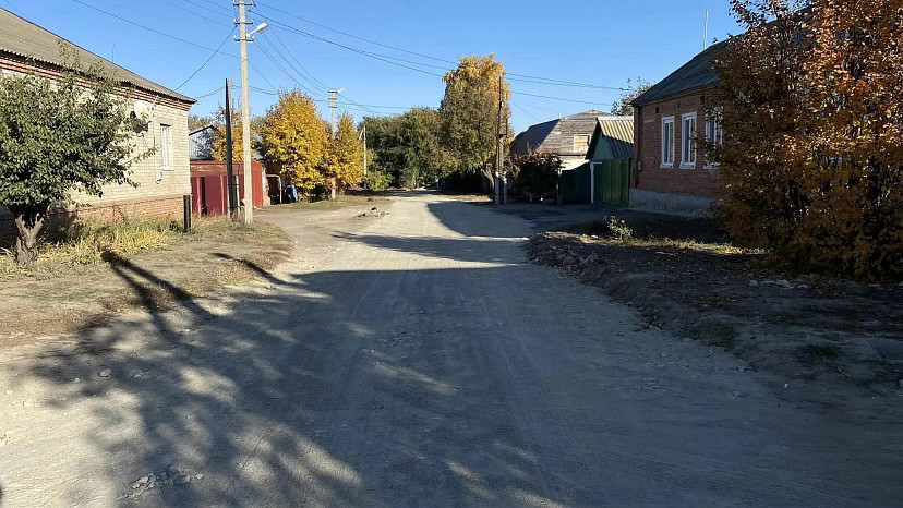 В райцентре Саратовской области завершилось щебенение дорог