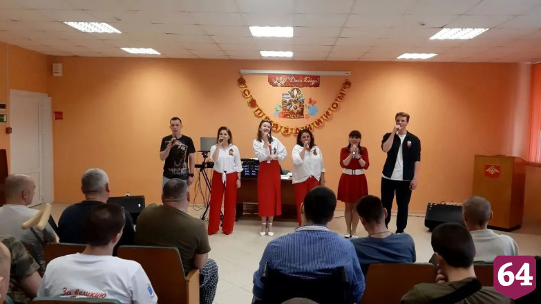 В саратовском госпитале бойцам спели о мужестве и любви
