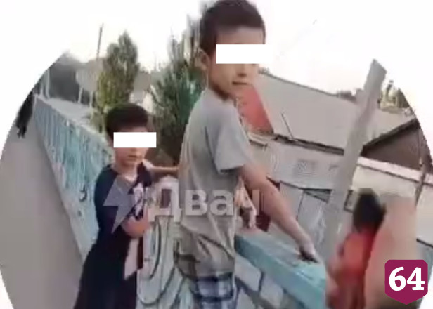 Саратовские полицейские начали проверку по видео нациста с баллончиком