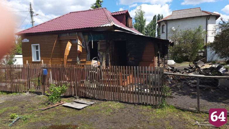 Два человека обгорели на пожаре в частном доме под Саратовом