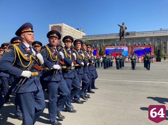 В Саратове состоялось торжественное прохождение войск в честь Дня Победы