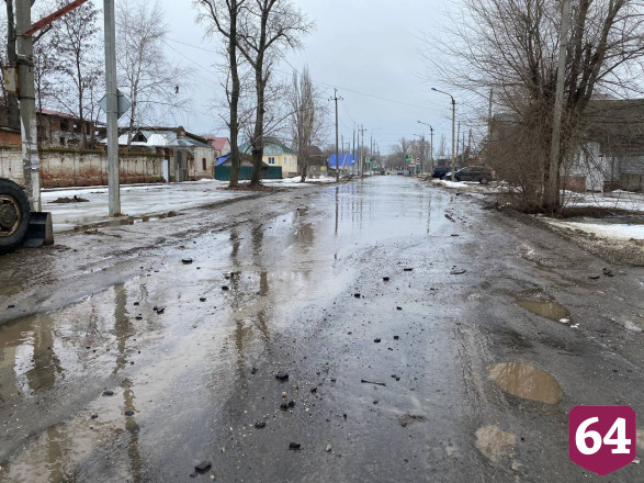 Под Саратовом талые воды затопили улицы и пешеходные дорожки