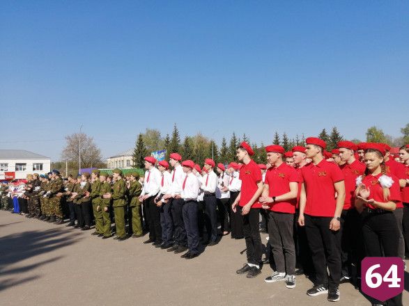 Юные саратовцы блеснули маршем под песню «День Победы»