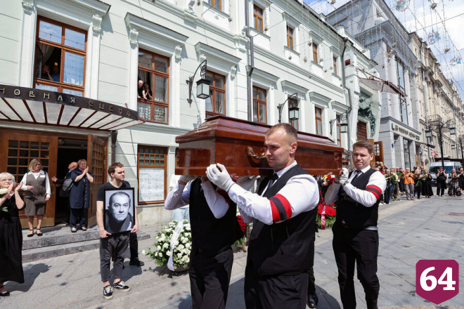 Со звездой театральной сцены Саратова простились под аплодисменты