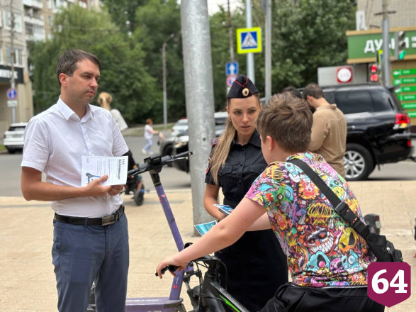 В Саратове выявили 55 нарушителей на велосипедах и самокатах