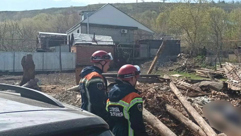 В Саратове рухнувший дом насмерть придавил мужчину