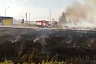 Саратовские пожарные и фермеры отбили от огня жилые дома