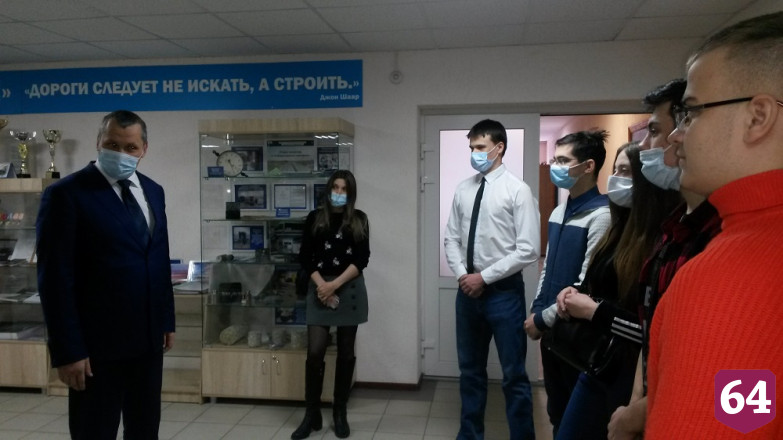 Жителей Саратова научат ремонтировать дороги 