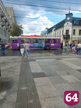 Троллейбус сбил пешехода в центре Саратова