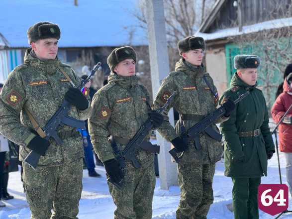 Саратовцы простились с погибшим в СВО Евгением Чернышевым