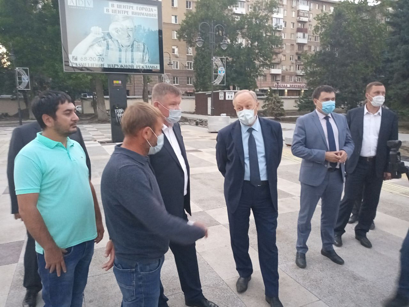 Валерий Радаев потребовал не затягивать с ремонтом площади Кирова