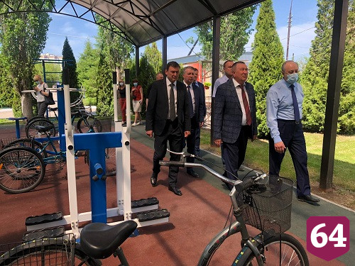 Губернатор поблагодарил коллектив Энгельсского дома-интерната за труд
