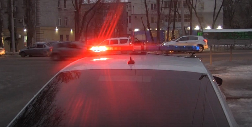В Саратове пьяный водитель с ножом напал на автоинспекторов