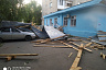 Ураган в Саратове валил деревья и срывал крыши домов