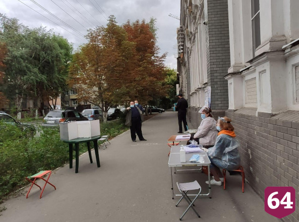 Саратовцы продолжают голосовать во дворах домов 