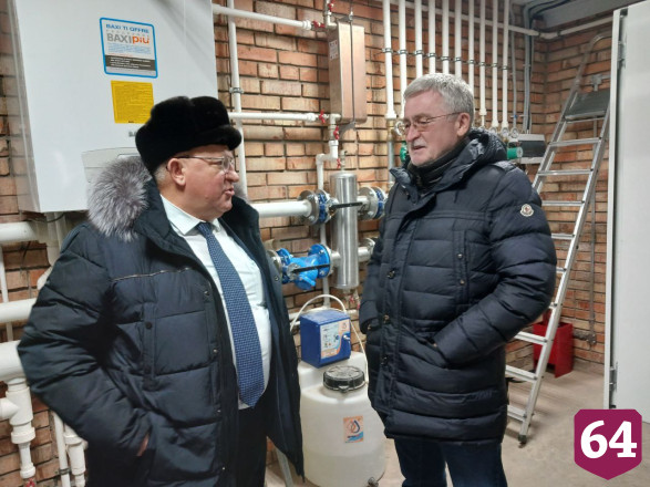 Родные победительницы шоу «Голос» купили саратовским коровам карусель
