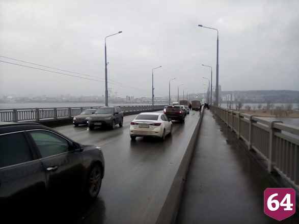 На мосту «Саратов - Энгельс» произошло массовое ДТП