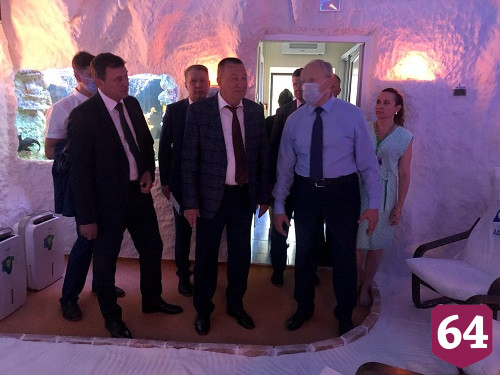 Губернатор поблагодарил коллектив Энгельсского дома-интерната за труд