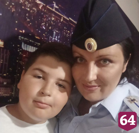 Саратовская женщина-полицейская патрулирует улицы с маленьким сыном 