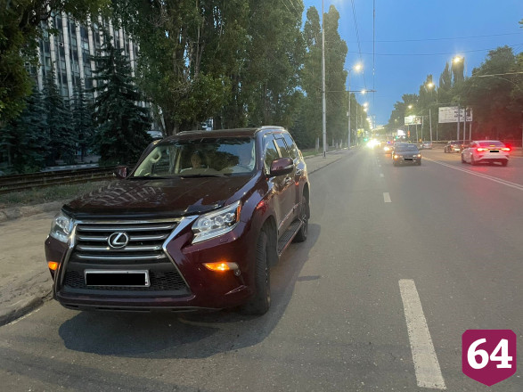 Сбитого в Саратове пешехода отбросило в «Лексус»