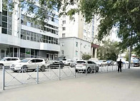 В Саратове установили новые пешеходные ограждения