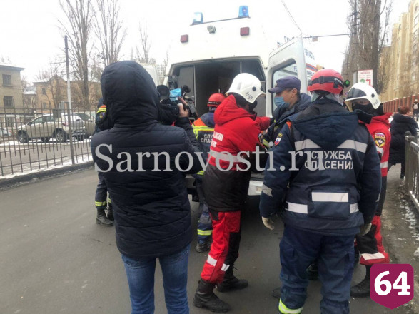 В Саратове у больницы автомобиль переехал женщину