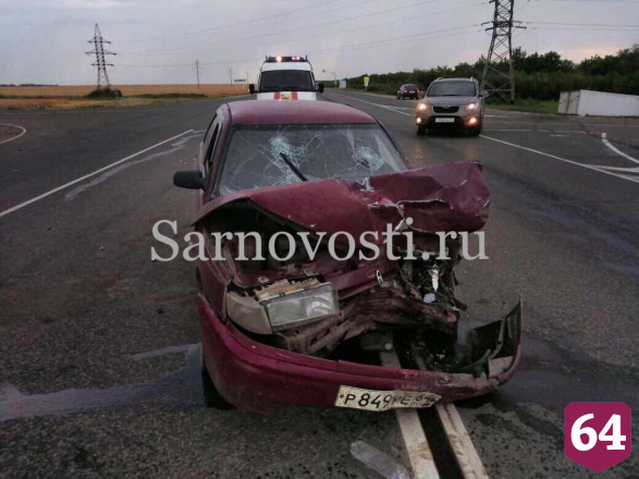 В массовой аварии под Саратовом пострадали 3 человека