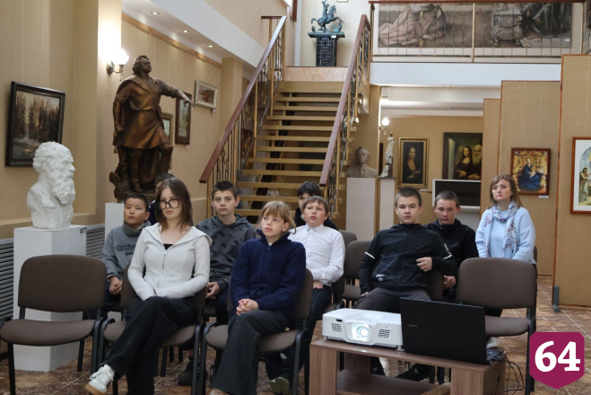 Саратовские школьники увидели войну глазами художников-фронтовиков
