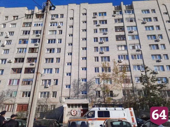 Под Саратовом мужчина разбился при падении с 10-го этажа 