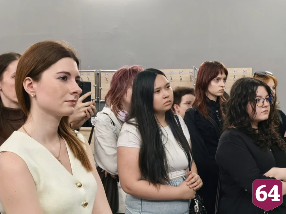 В Саратове открылась выставка плакатов «Время смыслов»