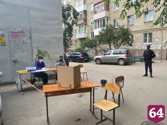 Жители во время голосования поддерживают присвоение Саратову почетного звания 