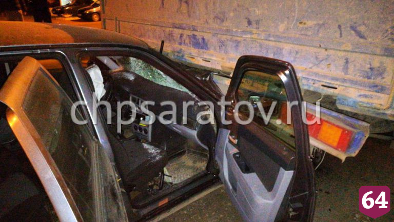 «Лада» заехала под МАЗ, ранены 4 человека