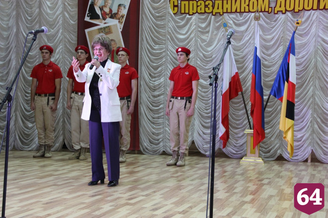 В Энгельсском доме-интернате для престарелых и инвалидов состоялась торжественная церемония передачи копии Знамени Победы