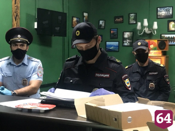 В Саратове магазины торгуют спиртным без лицензии и в запрещенное время 
