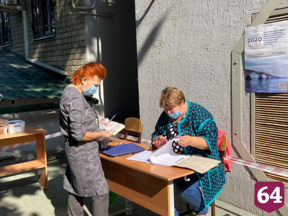 В Саратове на довыборах заработали участки во дворах 
