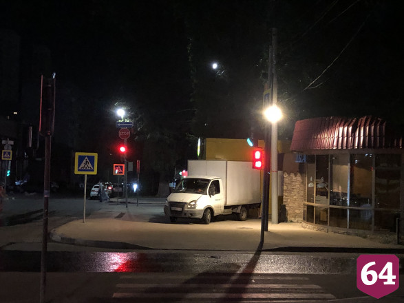 Чиновники пожаловались в полицию на грузовик с пивом на пешеходной зоне