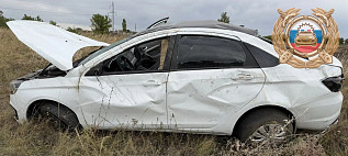 Водитель разбился при опрокидывании «Весты» у саратовского села