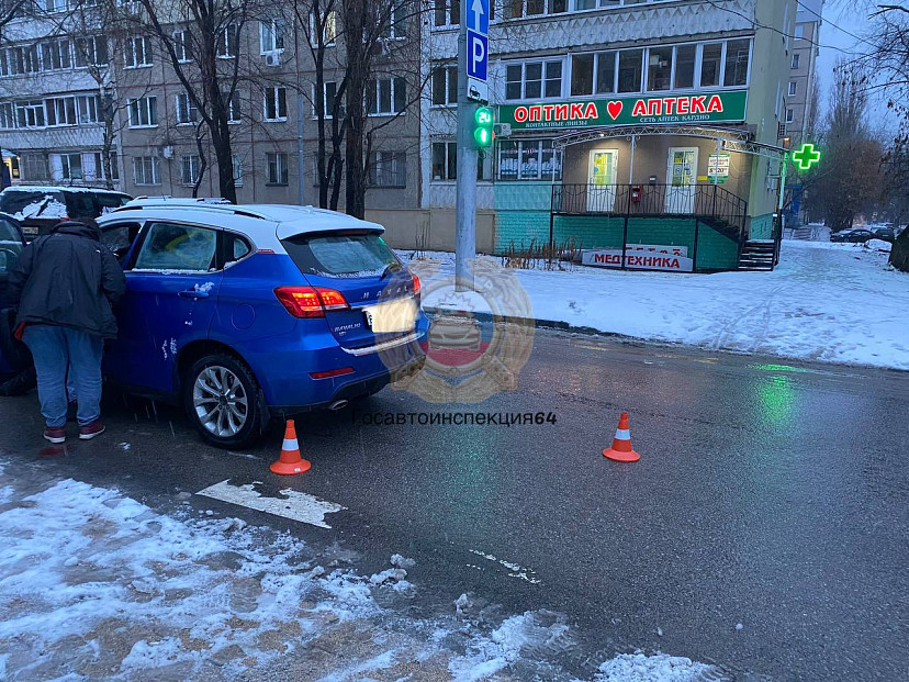 Автоледи на кроссовере сбила женщину в центре Саратова