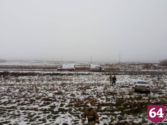 Двое мужчин травмировались на трассе под Саратовом