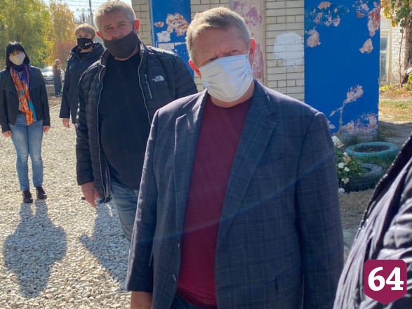 Депутат обещал привлечь экспертов для проверки качества тротуаров
