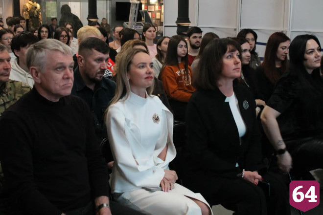 Саратовский музей СВО открыл выставку «Сталь и нежность»