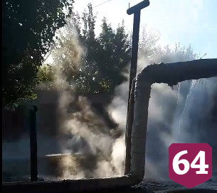 На Олимпийской КамАЗ обрушил трубы с горячей водой 
