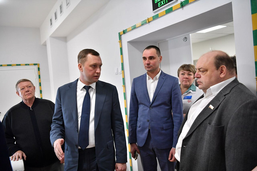 Губернатор поставил задачу укомплектовать штат новой поликлиники